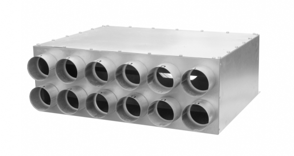Oro paskirstymo kolektorinės dėžė neizoliuota  RP-200-12x75. Pajungimas iš galo 200 mm į 12x75 mm. Cinkuota skarda. Išmatavimai: 600x450x220mm 